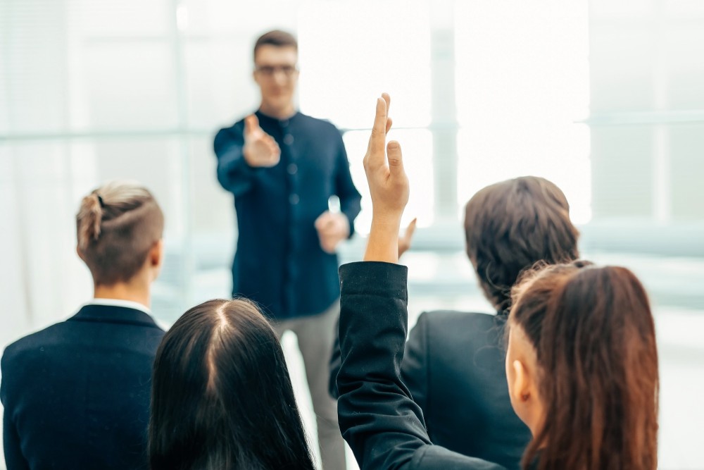 Najczęstsze pytania pracowników podczas szkoleń BHP.  Odpowiedzi ekspertów